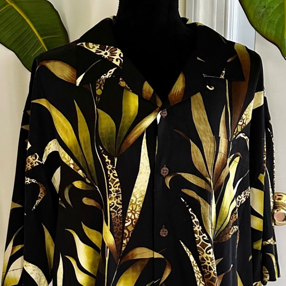 Tommy Bahama Short Sleeve Shirt, XL Hawaiian Print, Black Background, 100% Silk